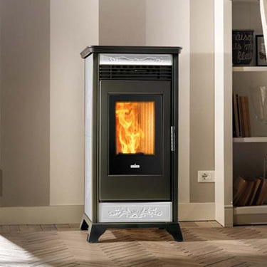 Embrace Springtime Comfort with the  Ravelli RV100 Classic Stove 